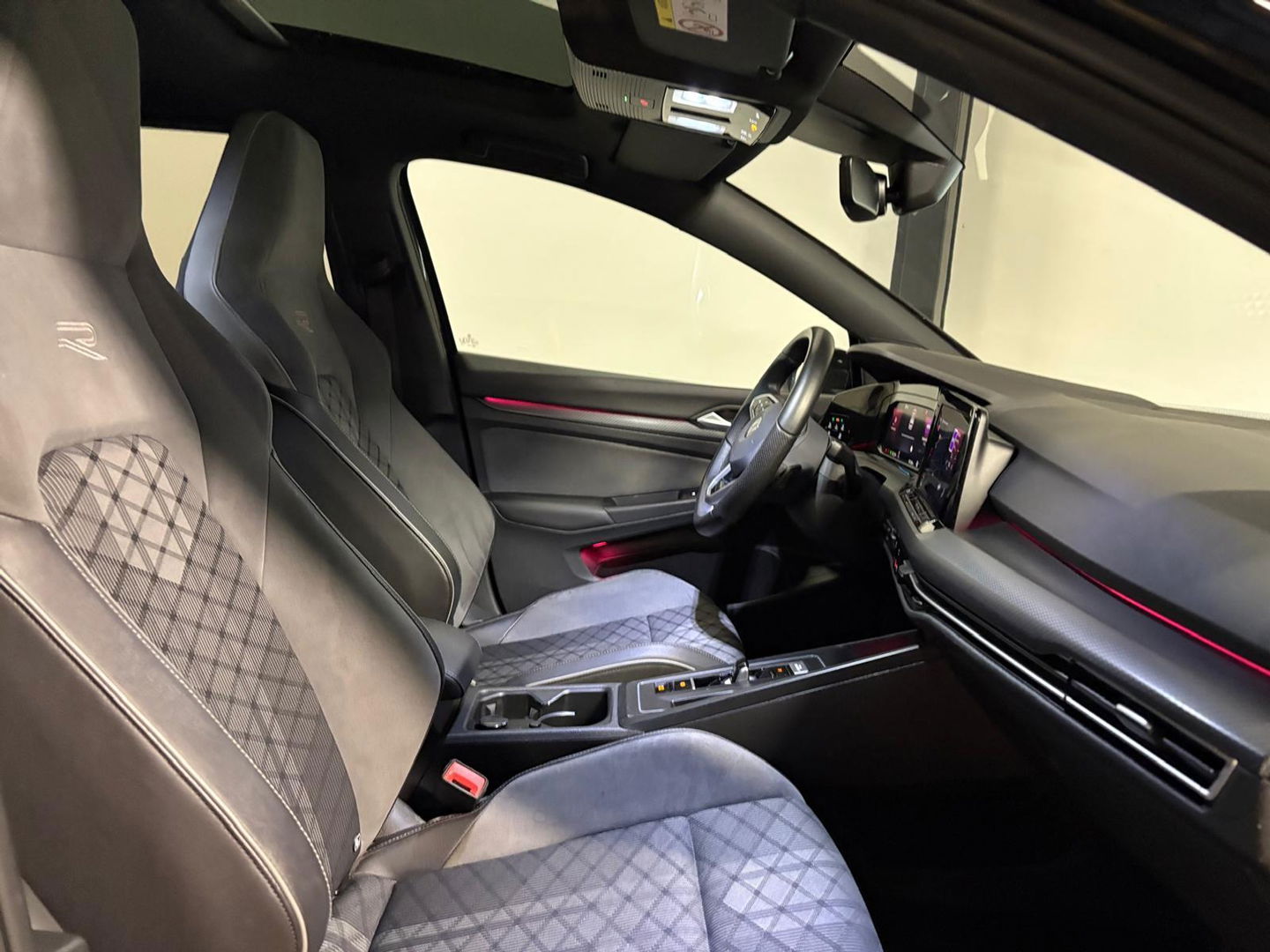 Volkswagen Golf 1.5 eTSI R-Line PANO KEYLESS CAM