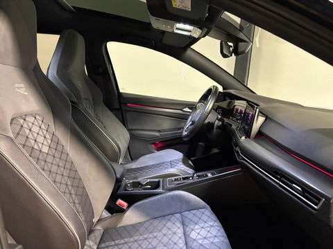 Volkswagen Golf 1.5 eTSI R-Line PANO KEYLESS CAM