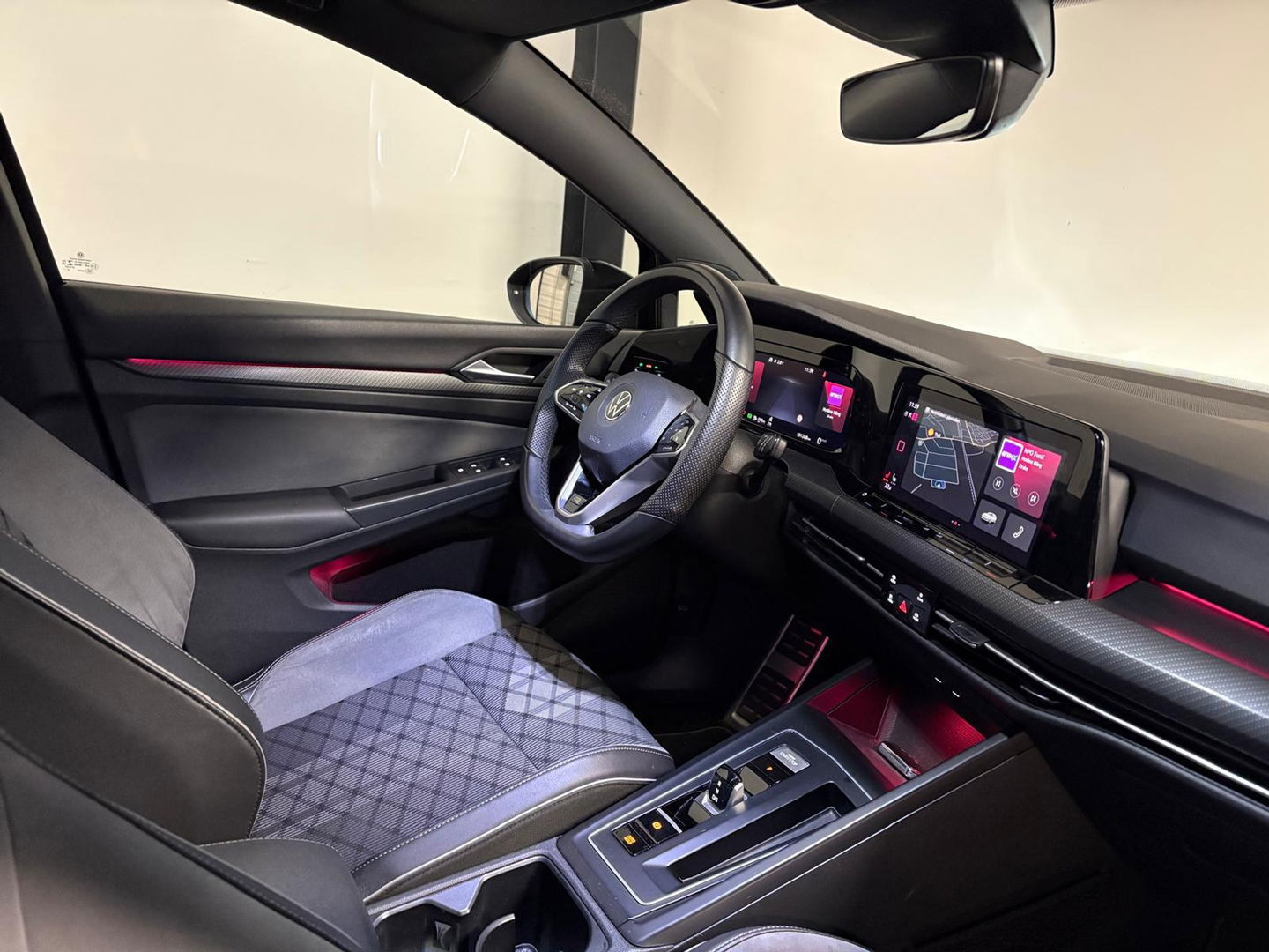 Volkswagen Golf 1.5 eTSI R-Line PANO KEYLESS CAM