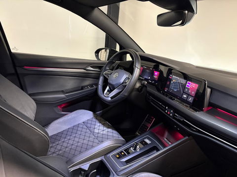 Volkswagen Golf 1.5 eTSI R-Line PANO KEYLESS CAM