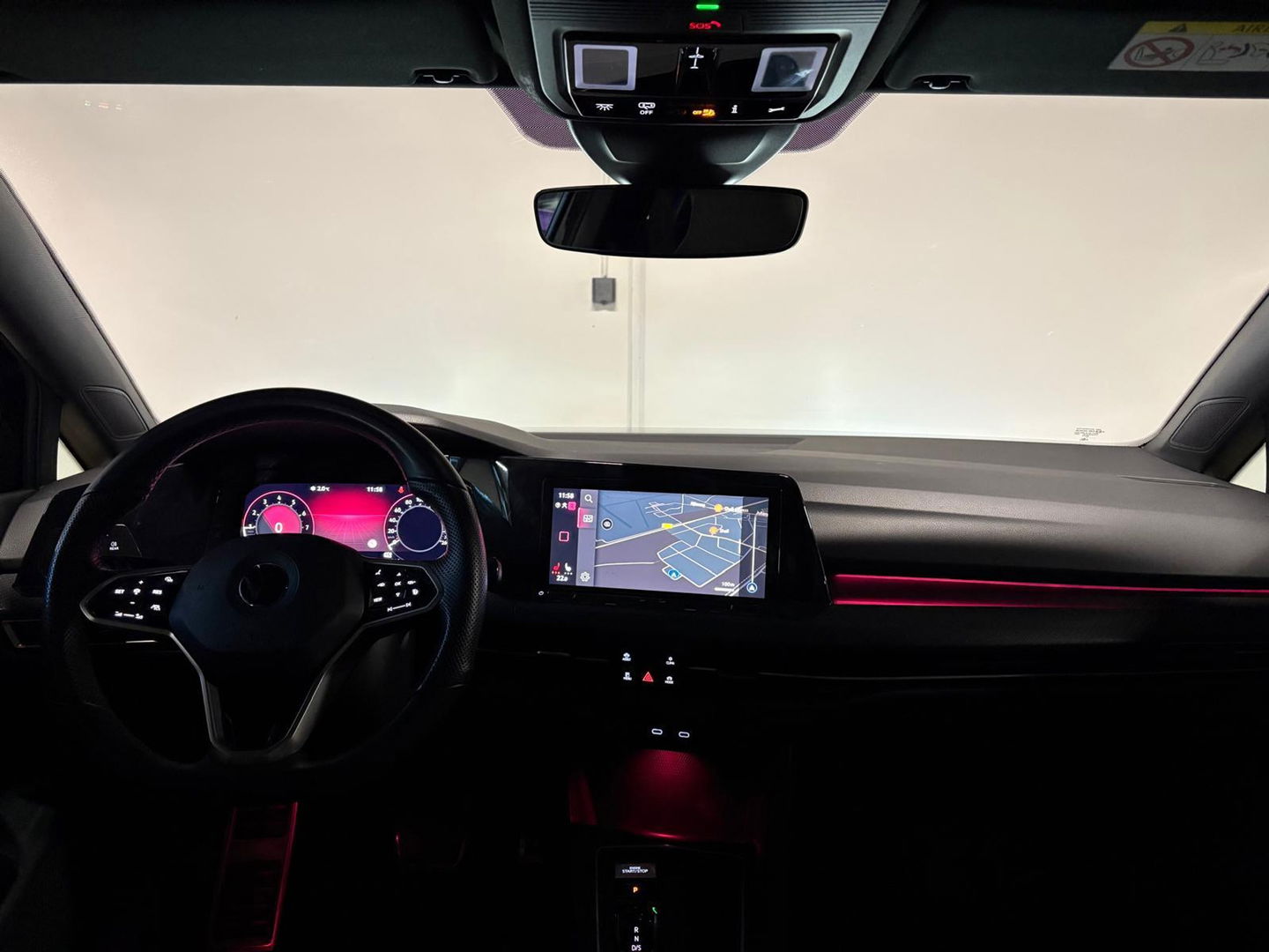 Volkswagen Golf 1.5 eTSI R-Line PANO KEYLESS CAM