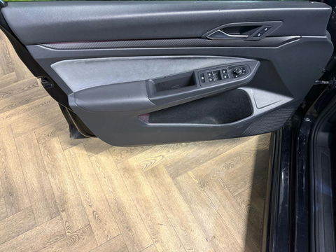 Volkswagen Golf 1.5 eTSI R-Line PANO KEYLESS CAM