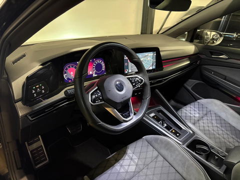 Volkswagen Golf 1.5 eTSI R-Line PANO KEYLESS CAM