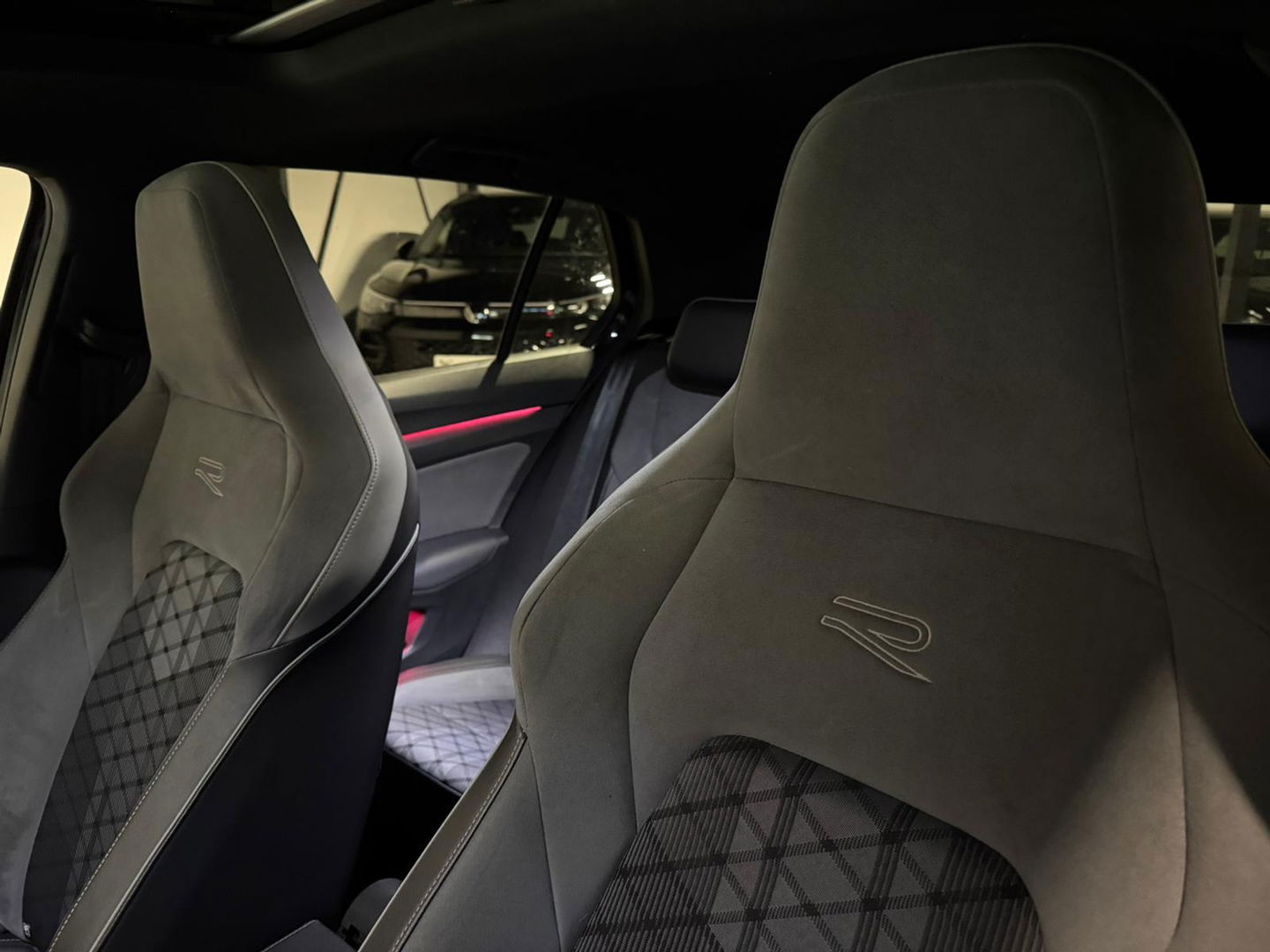 Volkswagen Golf 1.5 eTSI R-Line PANO KEYLESS CAM