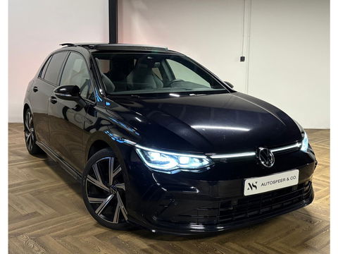 Volkswagen Golf 1.5 eTSI R-Line PANO KEYLESS CAM