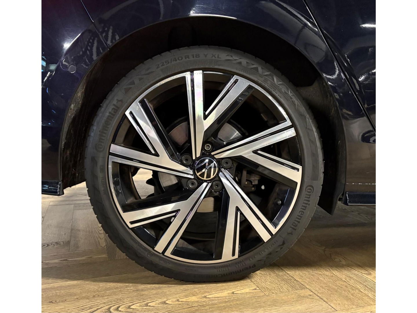 Volkswagen Golf 1.5 eTSI R-Line PANO KEYLESS CAM