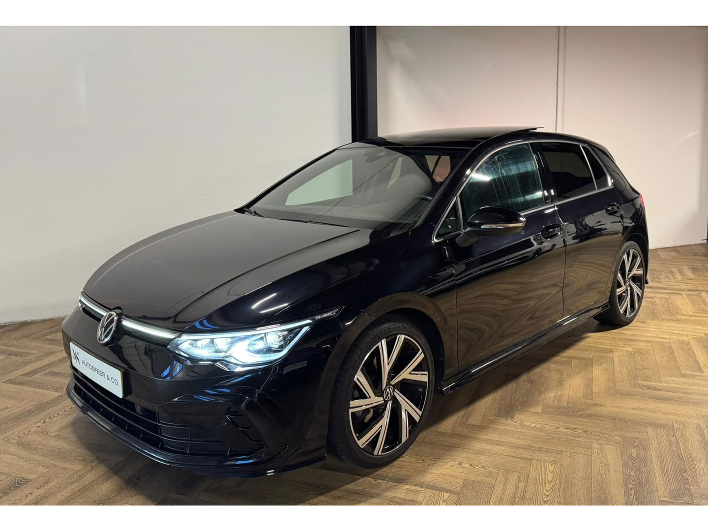 Volkswagen Golf 1.5 eTSI R-Line PANO KEYLESS CAM