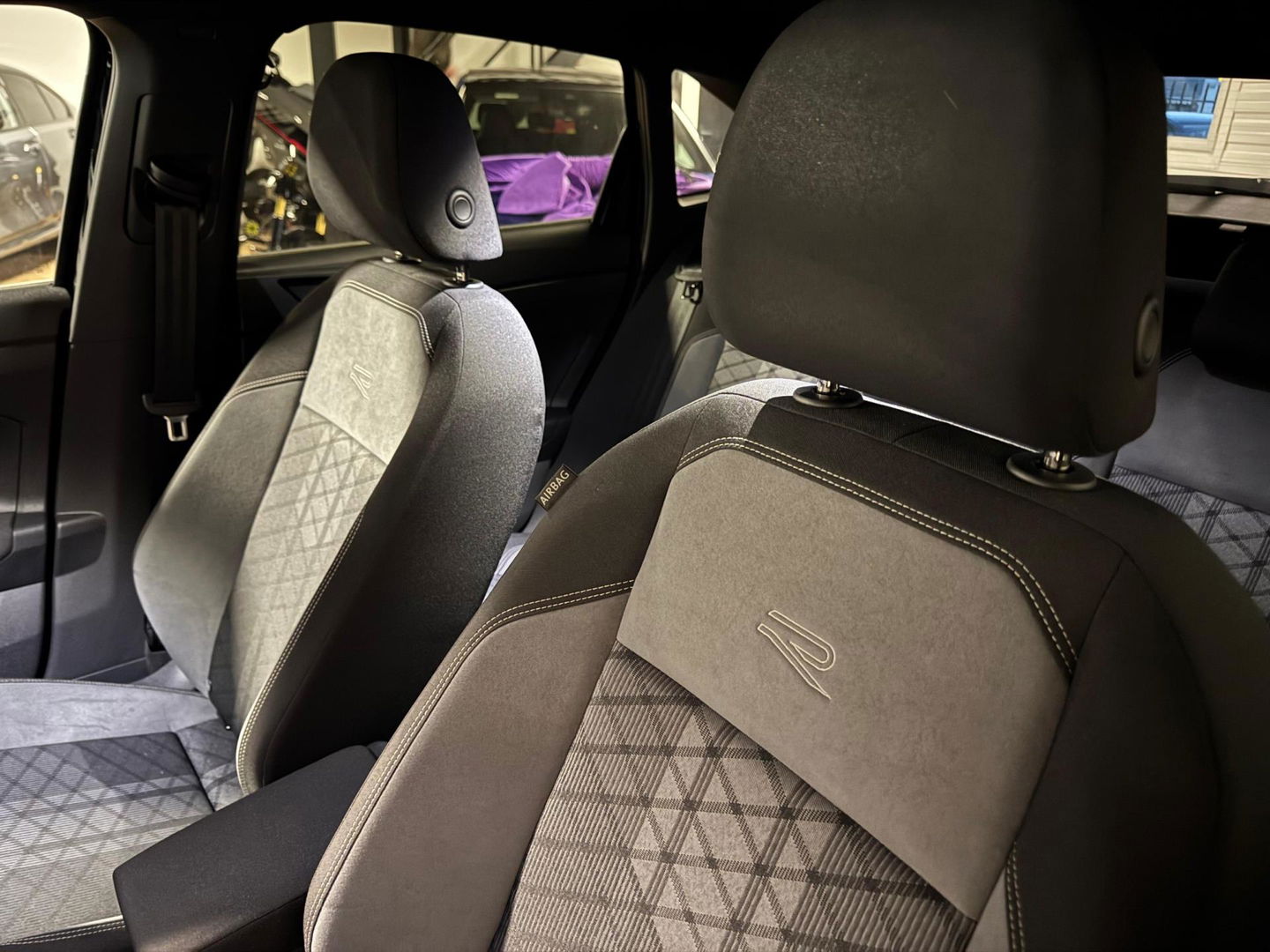 Volkswagen Taigo 1.5 TSI R-Line PANO KEYLESS BLINDSPOT