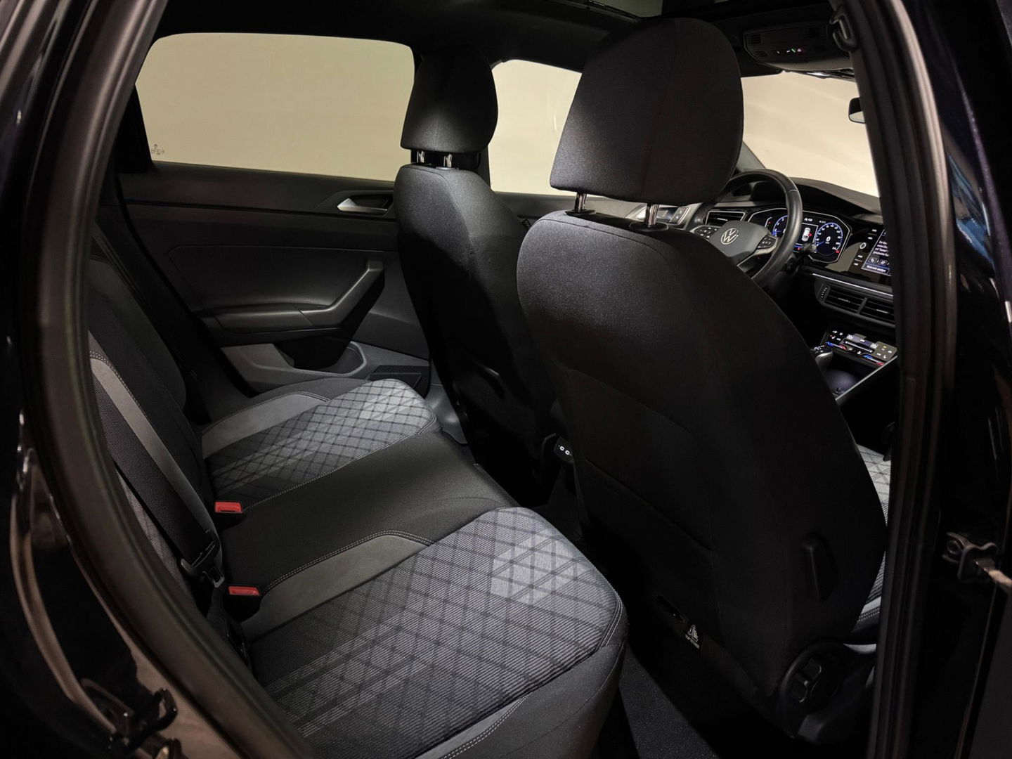 Volkswagen Taigo 1.5 TSI R-Line PANO KEYLESS BLINDSPOT