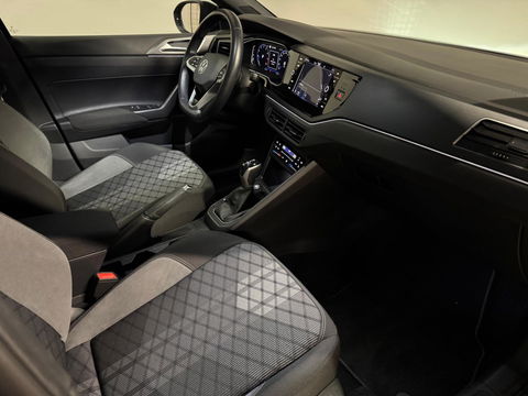 Volkswagen Taigo 1.5 TSI R-Line PANO KEYLESS BLINDSPOT