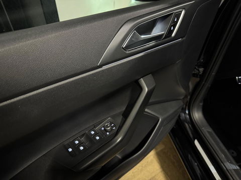 Volkswagen Taigo 1.5 TSI R-Line PANO KEYLESS BLINDSPOT