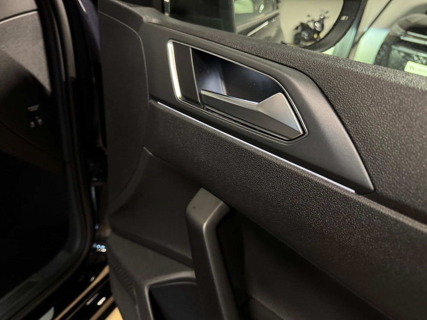 Volkswagen Taigo 1.5 TSI R-Line PANO KEYLESS BLINDSPOT