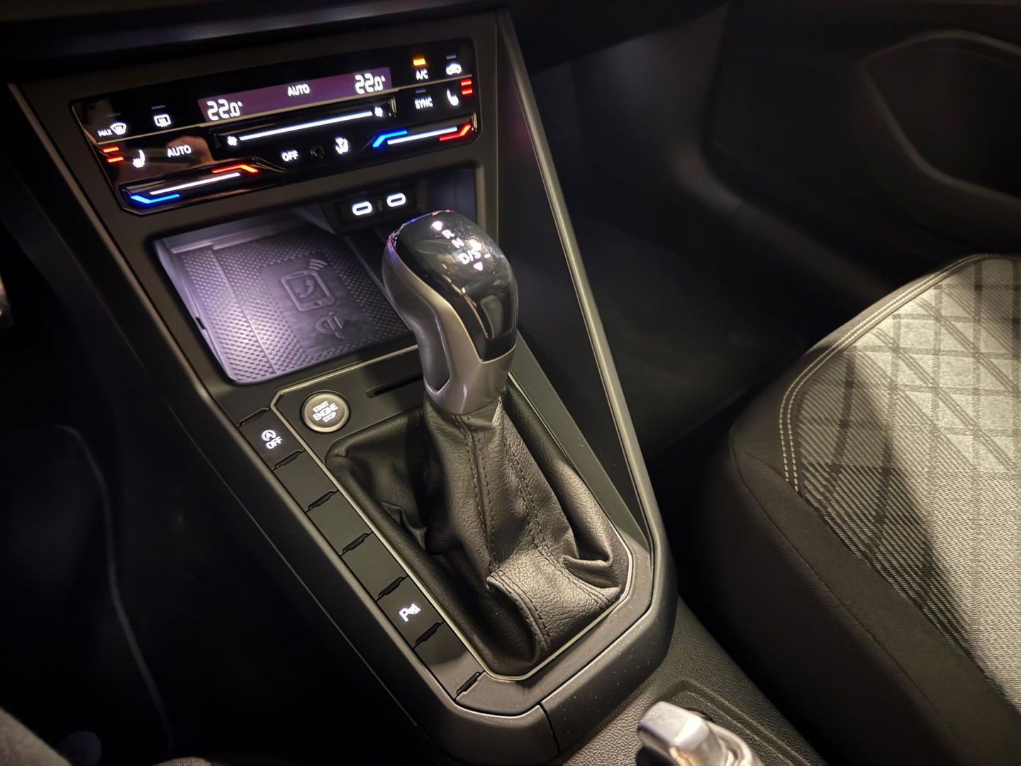 Volkswagen Taigo 1.5 TSI R-Line PANO KEYLESS BLINDSPOT