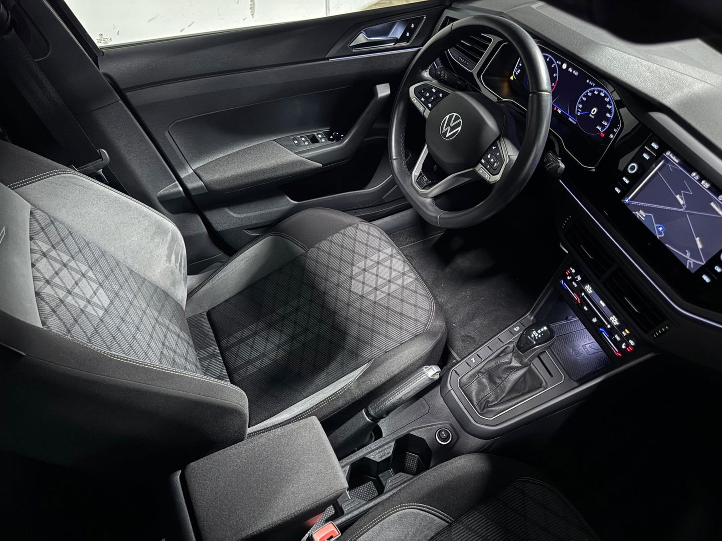 Volkswagen Taigo 1.5 TSI R-Line PANO KEYLESS BLINDSPOT