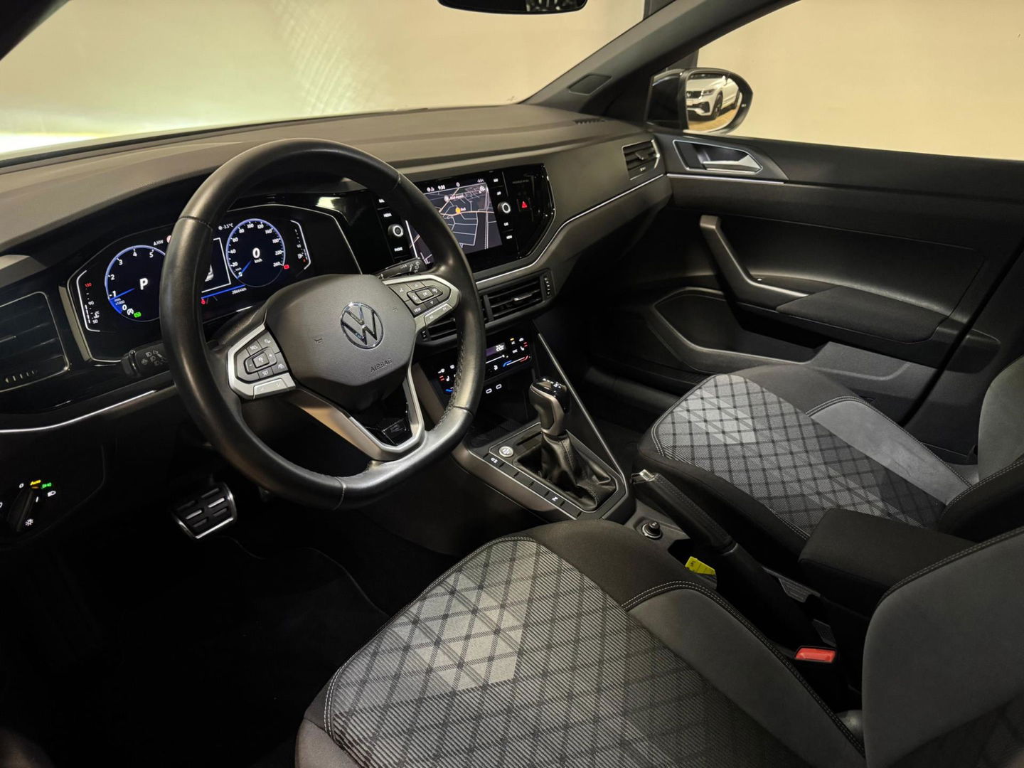 Volkswagen Taigo 1.5 TSI R-Line PANO KEYLESS BLINDSPOT