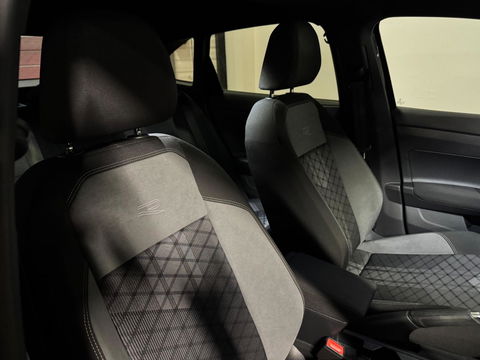 Volkswagen Taigo 1.5 TSI R-Line PANO KEYLESS BLINDSPOT