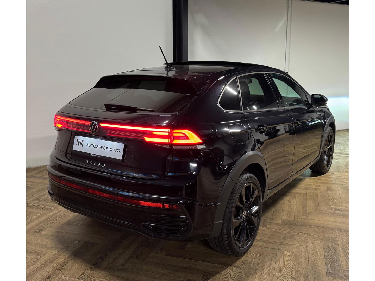 Volkswagen Taigo 1.5 TSI R-Line PANO KEYLESS BLINDSPOT