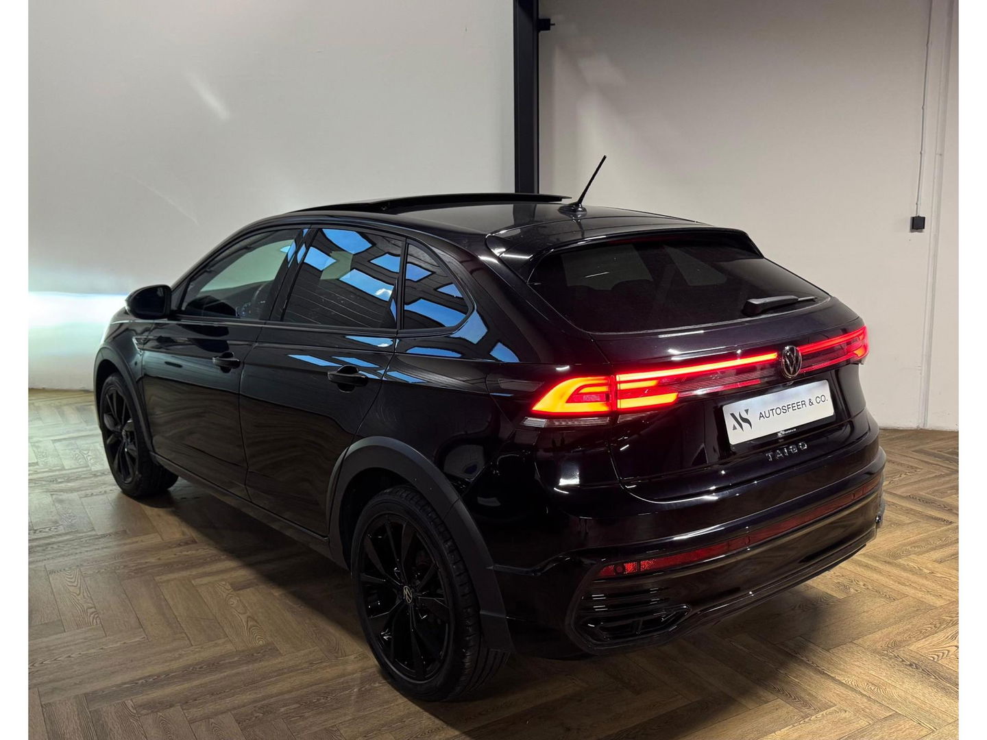 Volkswagen Taigo 1.5 TSI R-Line PANO KEYLESS BLINDSPOT