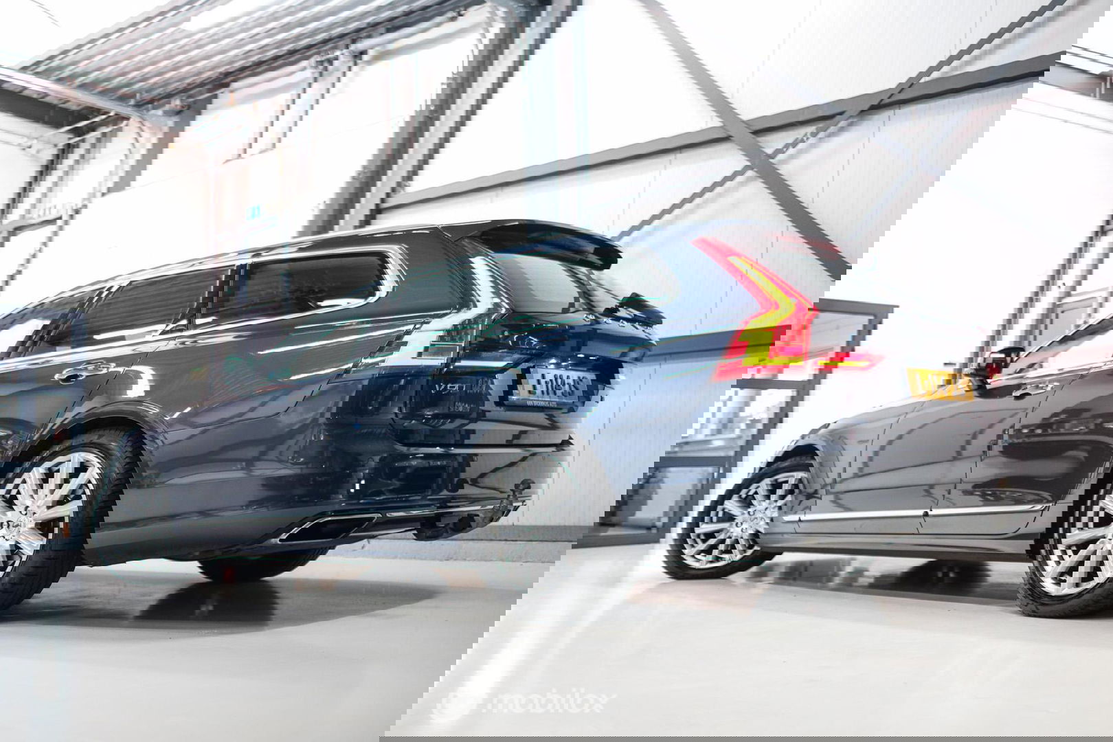 Volvo V90 2.0 T4 Inscription | 1e eig | Camera | Adaptive Cruise | Trekhaak | Leder | LED | Zonneschermen | Rijklaarprijs |