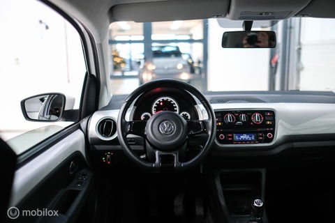 Volkswagen up! 1.0 high up! | Stoelverwarming | Cruise | Mistlampen | LMV | Parkeersensoren | Getint glas | Rijklaar |
