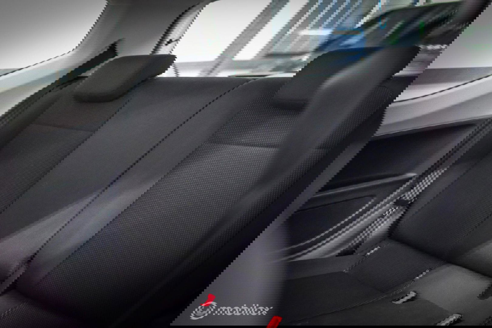 Volkswagen up! 1.0 high up! | Stoelverwarming | Cruise | Mistlampen | LMV | Parkeersensoren | Getint glas | Rijklaar |