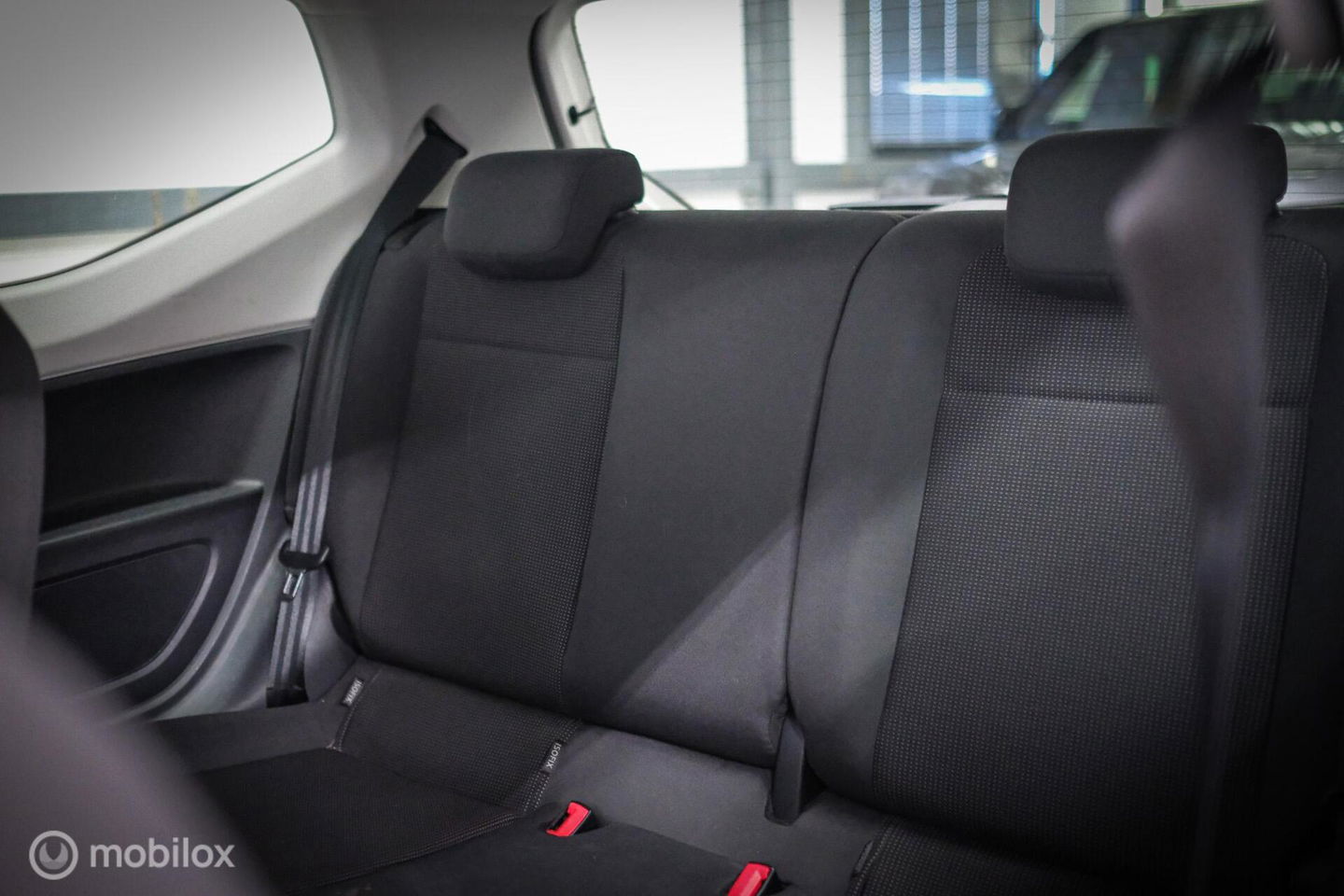 Volkswagen up! 1.0 high up! | Stoelverwarming | Cruise | Mistlampen | LMV | Parkeersensoren | Getint glas | Rijklaar |