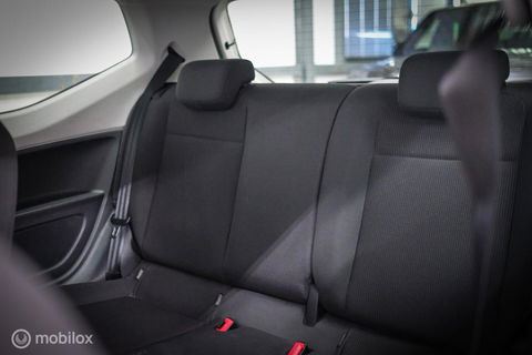 Volkswagen up! 1.0 high up! | Stoelverwarming | Cruise | Mistlampen | LMV | Parkeersensoren | Getint glas | Rijklaar |