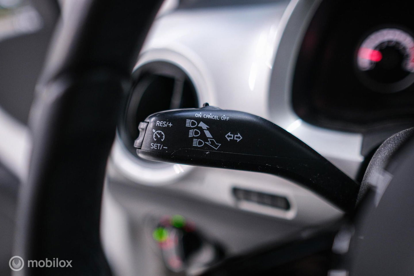 Volkswagen up! 1.0 high up! | Stoelverwarming | Cruise | Mistlampen | LMV | Parkeersensoren | Getint glas | Rijklaar |