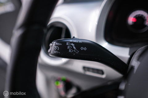 Volkswagen up! 1.0 high up! | Stoelverwarming | Cruise | Mistlampen | LMV | Parkeersensoren | Getint glas | Rijklaar |