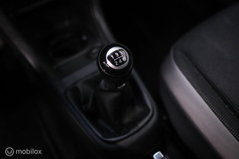 Volkswagen up! 1.0 high up! | Stoelverwarming | Cruise | Mistlampen | LMV | Parkeersensoren | Getint glas | Rijklaar |