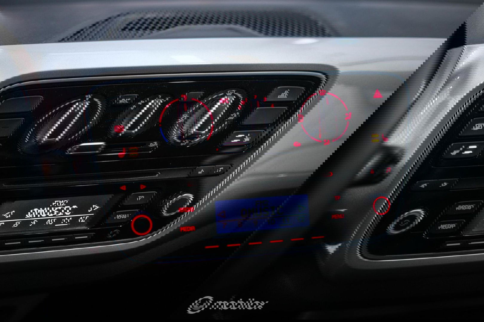 Volkswagen up! 1.0 high up! | Stoelverwarming | Cruise | Mistlampen | LMV | Parkeersensoren | Getint glas | Rijklaar |