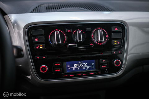 Volkswagen up! 1.0 high up! | Stoelverwarming | Cruise | Mistlampen | LMV | Parkeersensoren | Getint glas | Rijklaar |