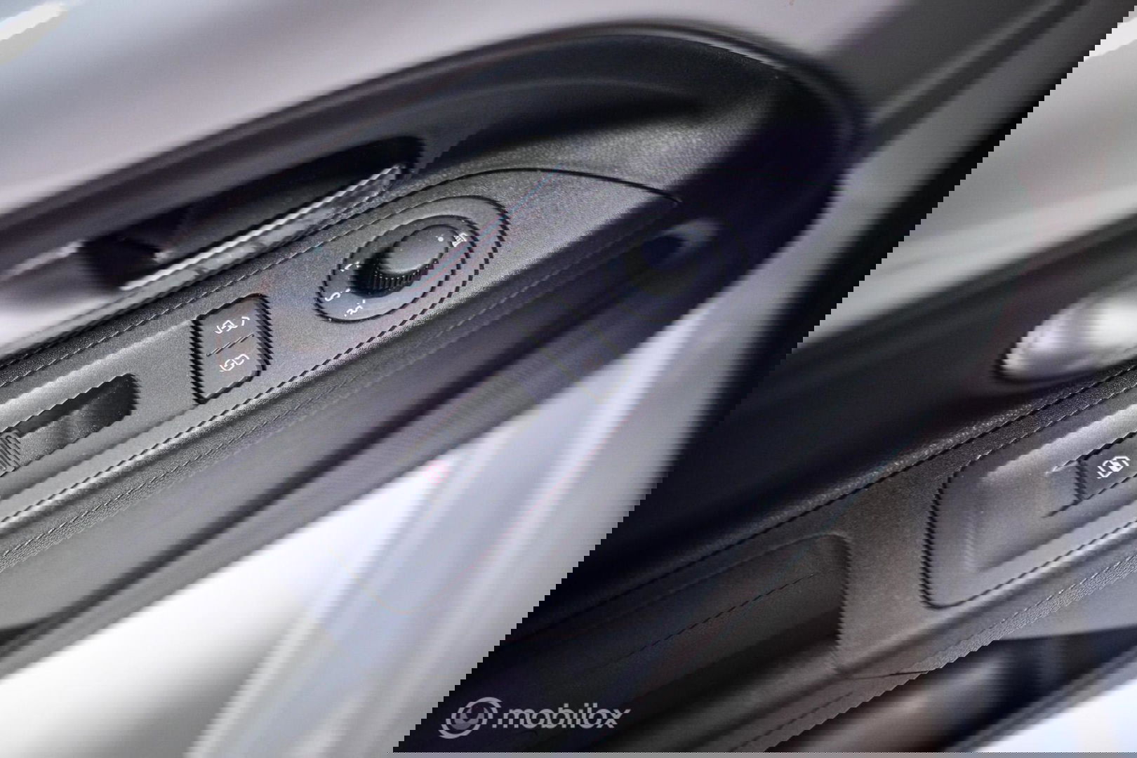 Volkswagen up! 1.0 high up! | Stoelverwarming | Cruise | Mistlampen | LMV | Parkeersensoren | Getint glas | Rijklaar |