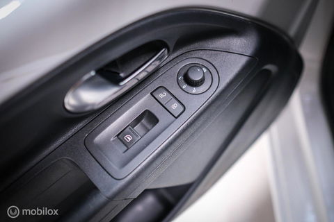 Volkswagen up! 1.0 high up! | Stoelverwarming | Cruise | Mistlampen | LMV | Parkeersensoren | Getint glas | Rijklaar |
