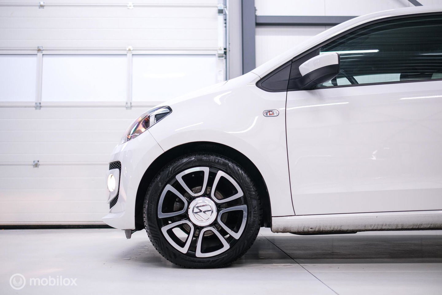 Volkswagen up! 1.0 high up! | Stoelverwarming | Cruise | Mistlampen | LMV | Parkeersensoren | Getint glas | Rijklaar |