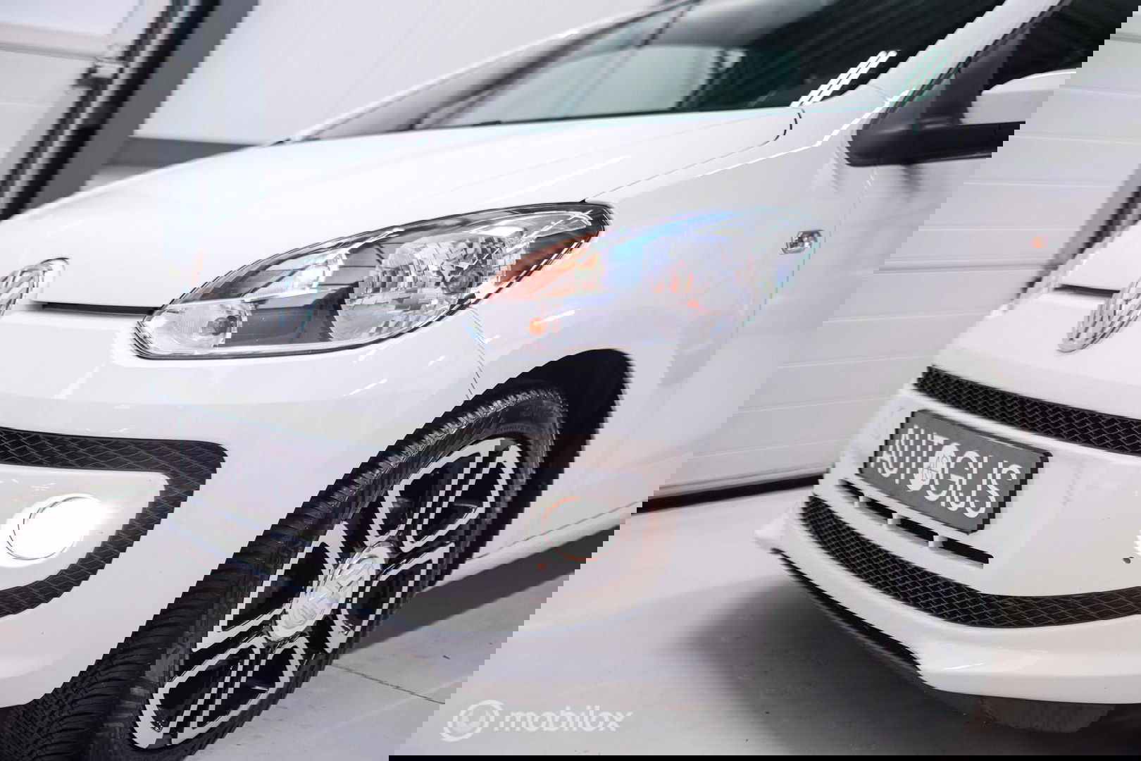 Volkswagen up! 1.0 high up! | Stoelverwarming | Cruise | Mistlampen | LMV | Parkeersensoren | Getint glas | Rijklaar |