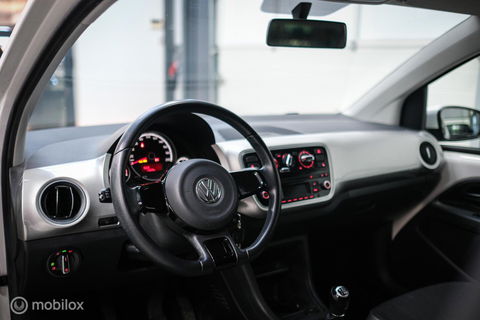 Volkswagen up! 1.0 high up! | Stoelverwarming | Cruise | Mistlampen | LMV | Parkeersensoren | Getint glas | Rijklaar |