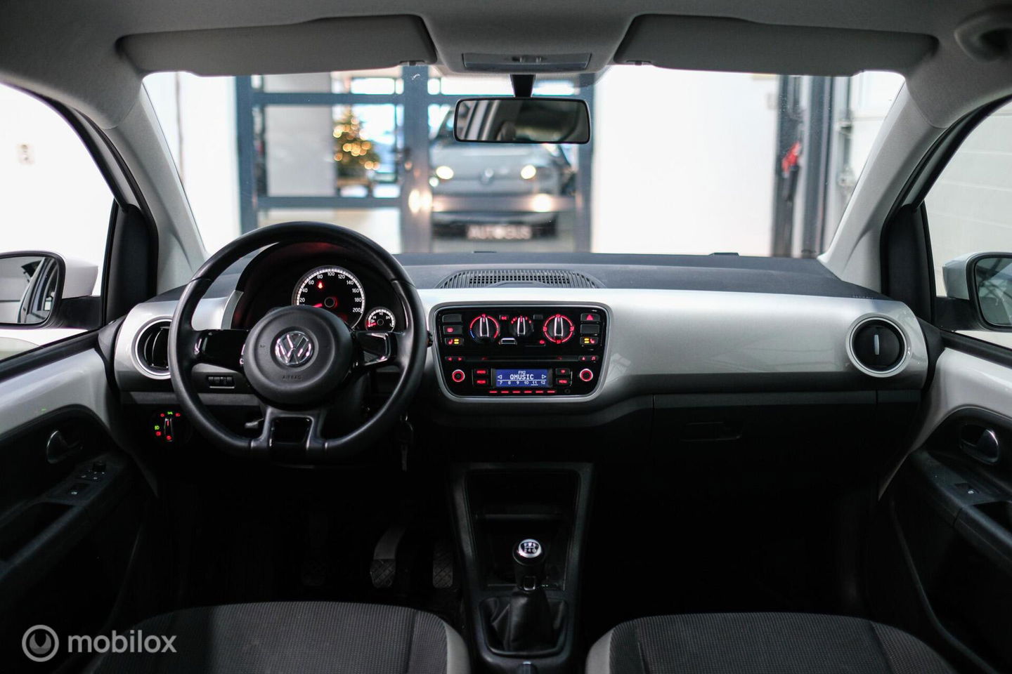 Volkswagen up! 1.0 high up! | Stoelverwarming | Cruise | Mistlampen | LMV | Parkeersensoren | Getint glas | Rijklaar |