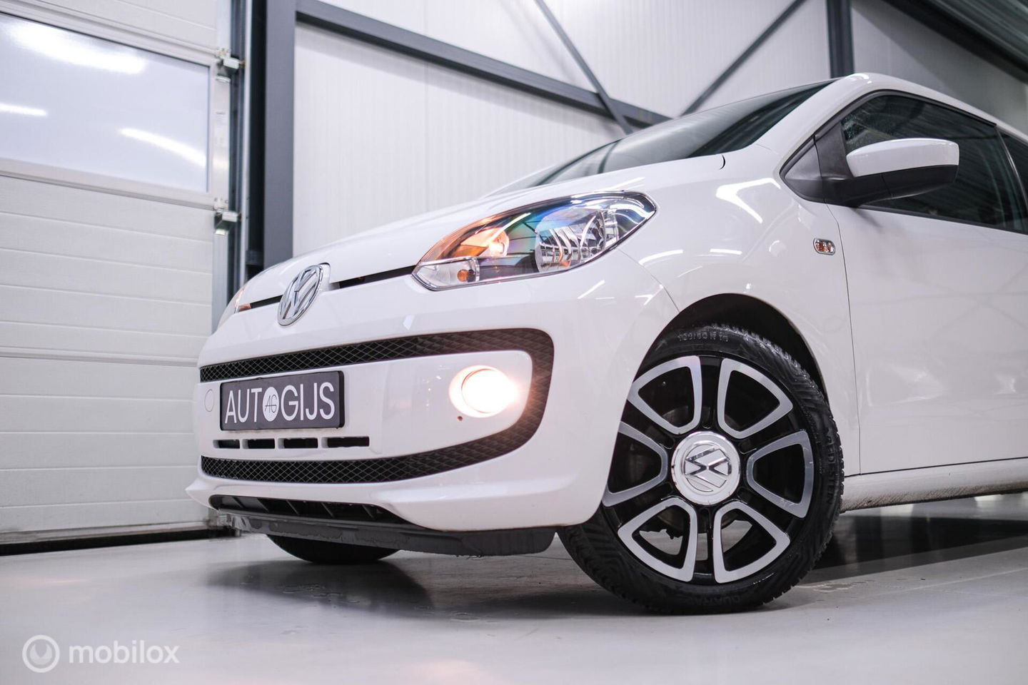 Volkswagen up! 1.0 high up! | Stoelverwarming | Cruise | Mistlampen | LMV | Parkeersensoren | Getint glas | Rijklaar |