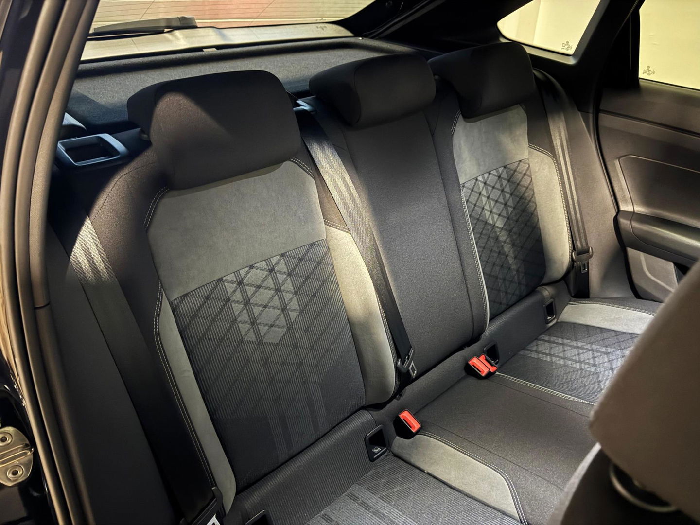 Volkswagen Taigo 1.5 TSI R-Line PANO KEYLESS CAM