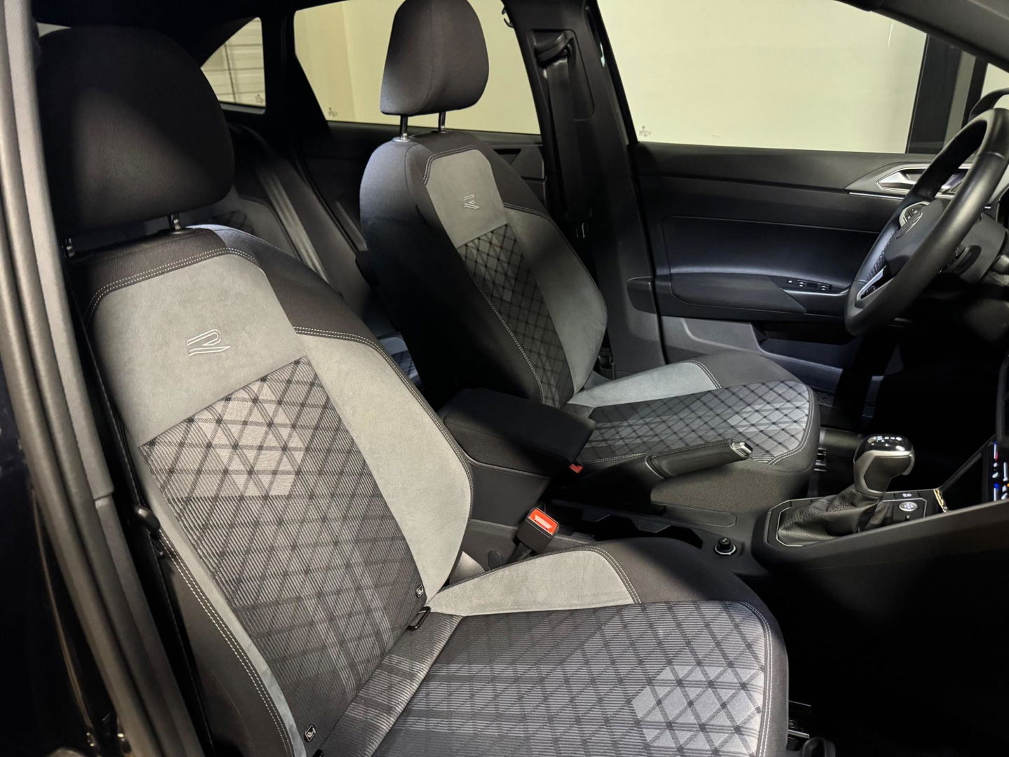 Volkswagen Taigo 1.5 TSI R-Line PANO KEYLESS CAM