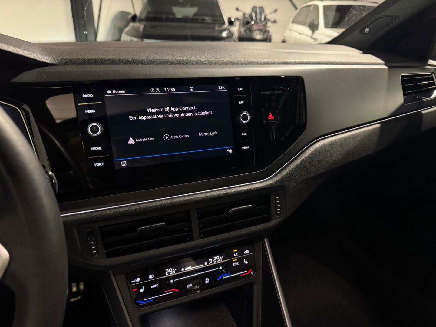 Volkswagen Taigo 1.5 TSI R-Line PANO KEYLESS CAM