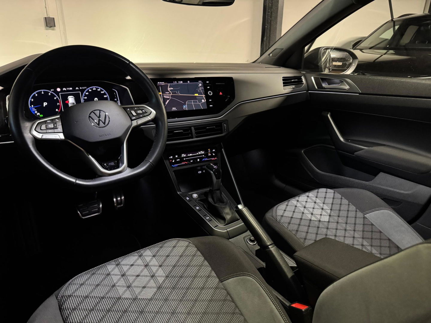 Volkswagen Taigo 1.5 TSI R-Line PANO KEYLESS CAM