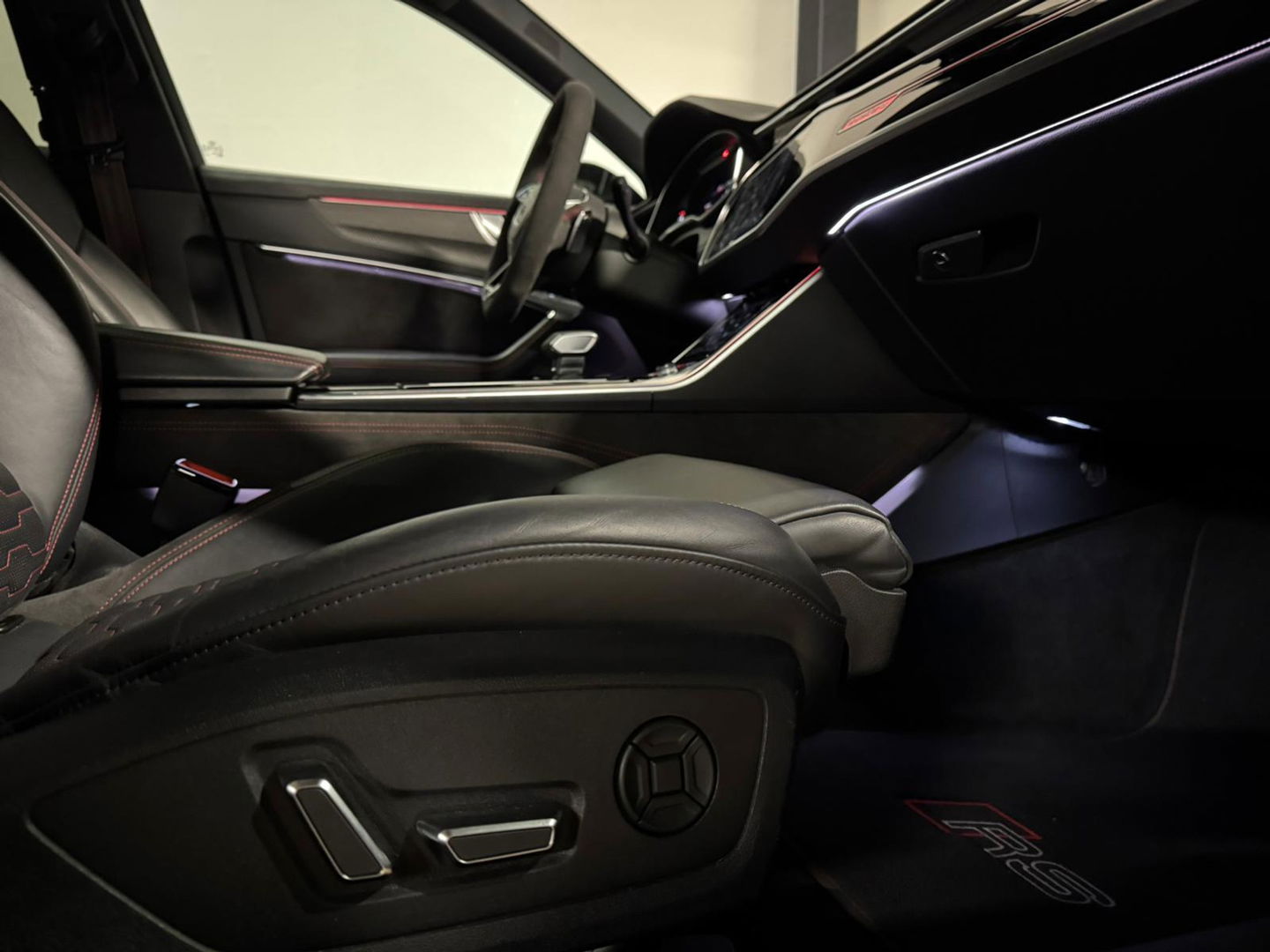 Audi A6 Avant RS 6 TFSI quattro PANO KEYLESS BOMVOL'