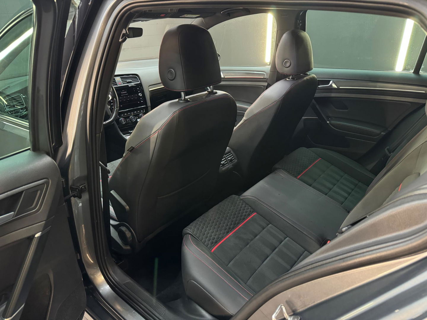 Volkswagen Golf 2.0 TSI GTI Performance Pano|Dynaudio|Keyless|Dodehoek|ACC|Lane Assist|Camera|ParkPilot|Standkachel|Sfeer|Stoelver