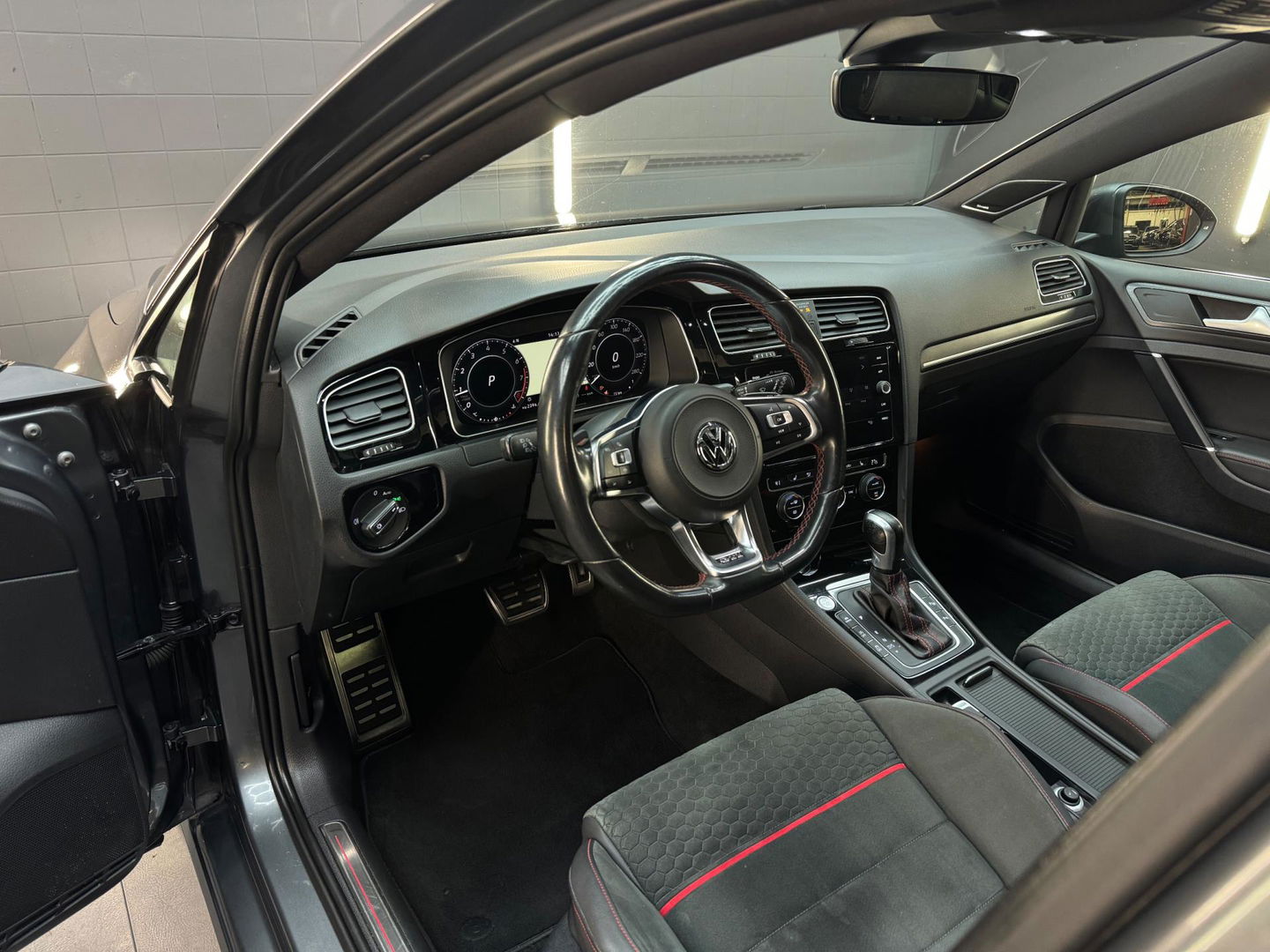 Volkswagen Golf 2.0 TSI GTI Performance Pano|Dynaudio|Keyless|Dodehoek|ACC|Lane Assist|Camera|ParkPilot|Standkachel|Sfeer|Stoelver