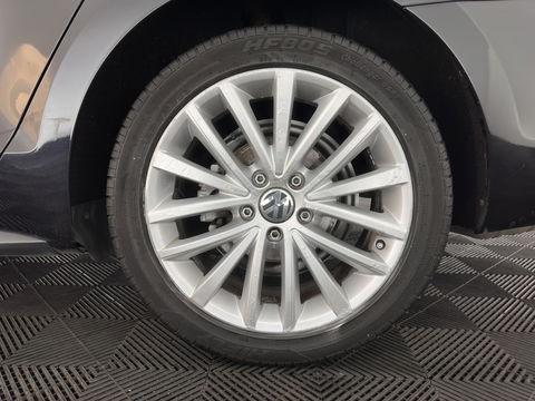 Volkswagen Jetta 1.4 TSI Hybrid Highline Aut. *XENON | NAVI-FULLMAP | COMFORT-SEATS | PRIVACY-GLASS | SHIFT-PADDLES |  ECC | PDC | CRUISE | 17''ALU*
