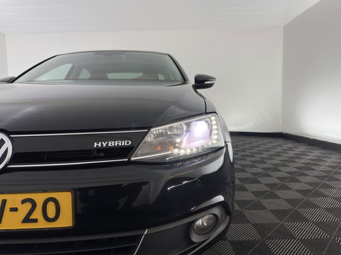 Volkswagen Jetta 1.4 TSI Hybrid Highline Aut. *XENON | NAVI-FULLMAP | COMFORT-SEATS | PRIVACY-GLASS | SHIFT-PADDLES |  ECC | PDC | CRUISE | 17''ALU*