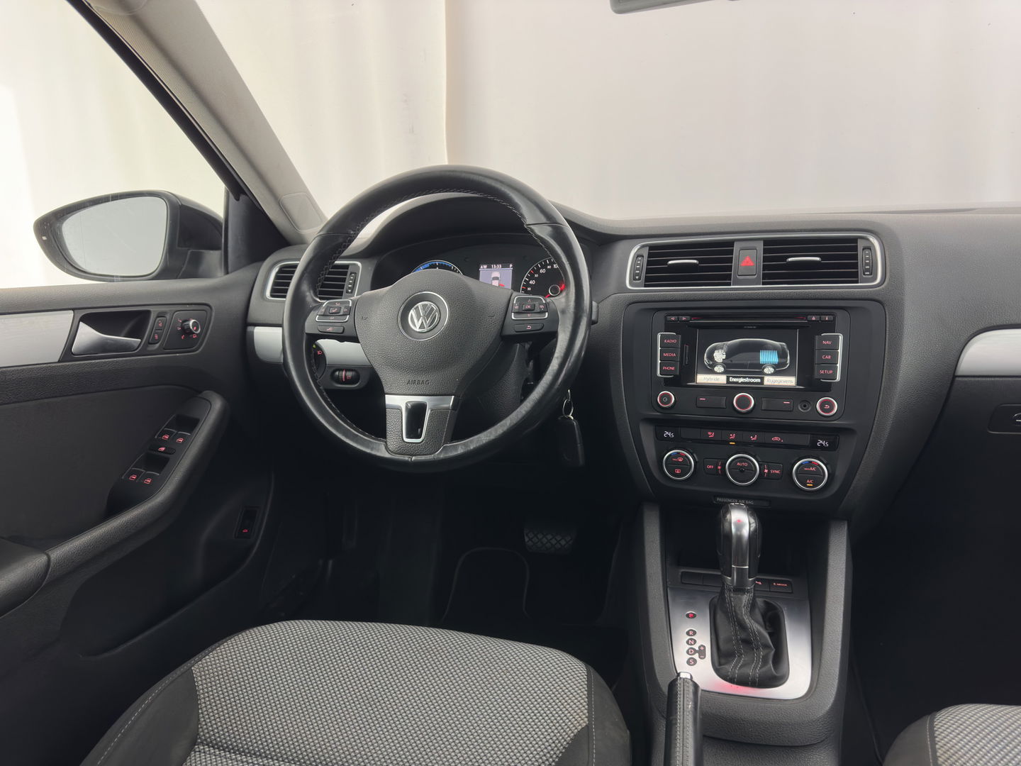 Volkswagen Jetta 1.4 TSI Hybrid Highline Aut. *XENON | NAVI-FULLMAP | COMFORT-SEATS | PRIVACY-GLASS | SHIFT-PADDLES |  ECC | PDC | CRUISE | 17''ALU*