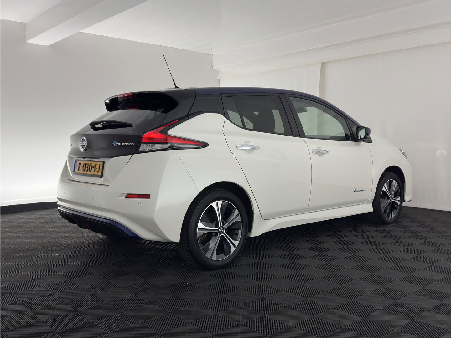 Nissan Leaf e+ Tekna 62 kWh {SOH-95%} (INCL-BTW) *Aut.*LEATHER-MICROFIBRE | FULL-LED | ADAPTIVE-CRUISE | BOSE-AUDIO | TOP-VIEW | DAB | KEYLESS | NAVI-FULLMAP | DAB | HEATED-COMFORTSEATS | BLIND-SPOT | PRIVACY-GLASS | 17''ALU*